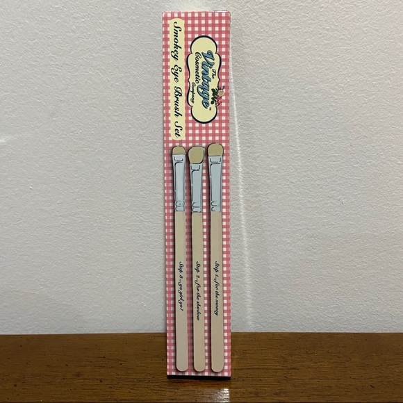 Other - vintage cosmetic smokey eye brush set